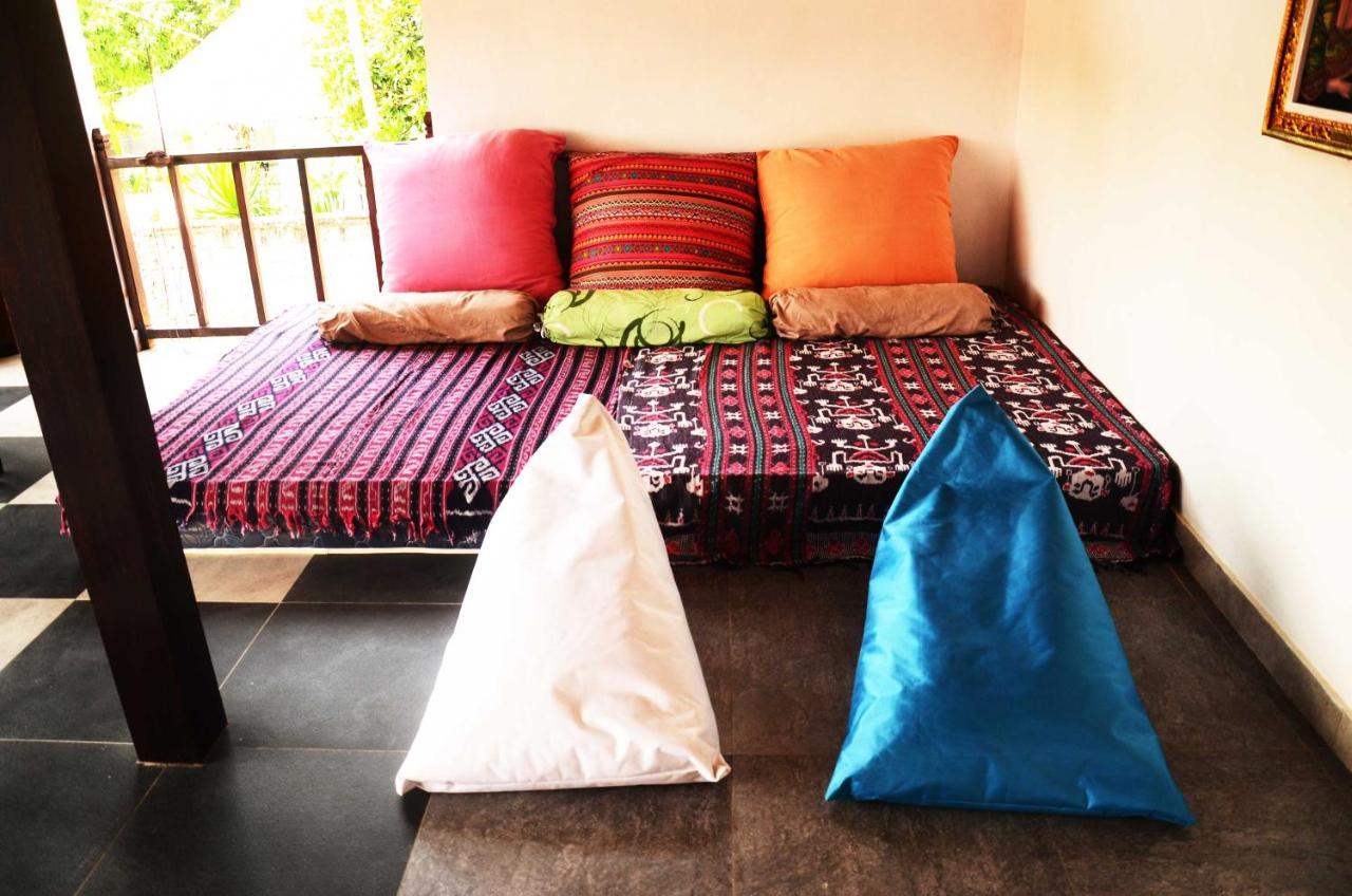 Capung Guesthouse Jimbaran  Exterior photo